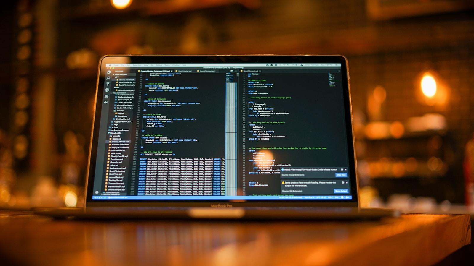 iOS 아키텍처 패턴 - 2: MVC 8 black flat screen computer monitor